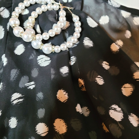 Black Polka dot blouse. Size XL. - Picture 3 of 6